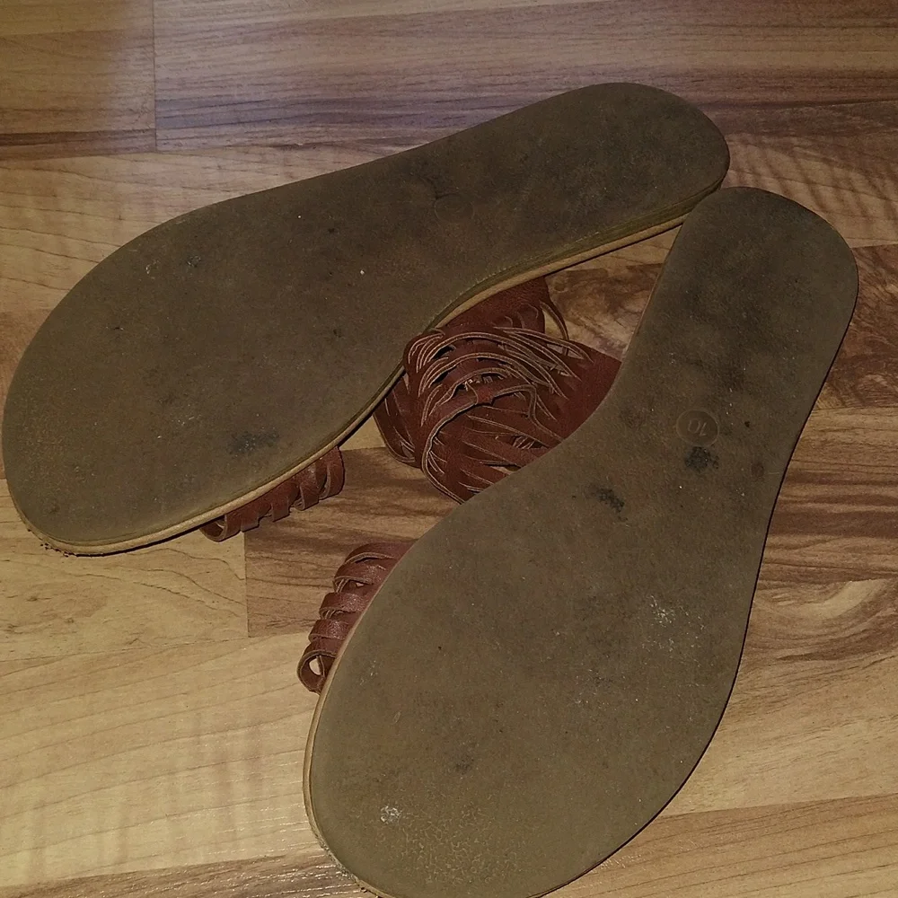 Universal Thread Sandals - Picture 5 of 5